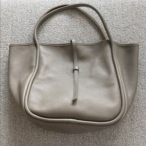 GUC Oliveve Ellis hobo in mushroom
Retail price $475